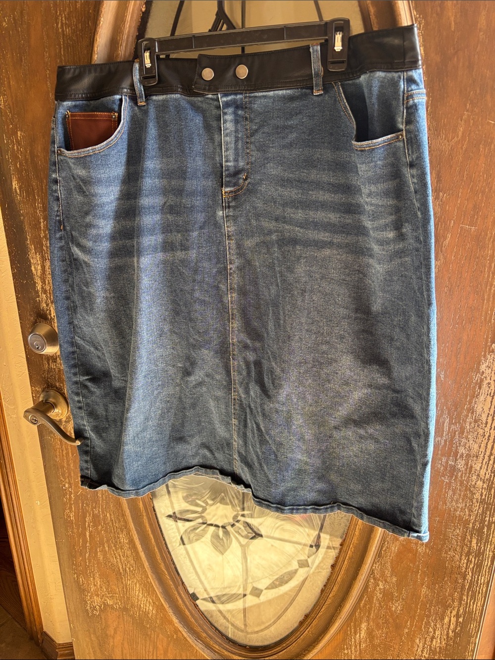 EST 1946 faux leather patch denim skirt! 20W